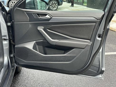 Used 2022 Volkswagen Jetta SE w/ Panoramic Sunroof Package image 8