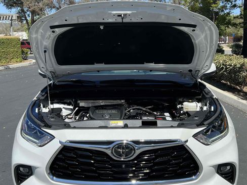 Used 2023 Toyota Highlander Platinum image 25