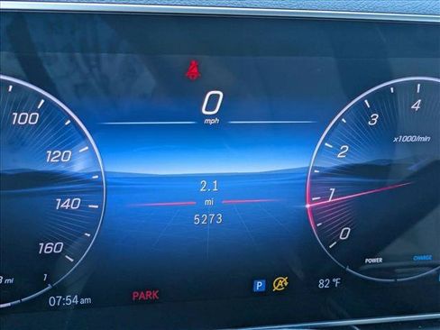 Used 2025 Mercedes-Benz GLC 300 4MATIC image 10