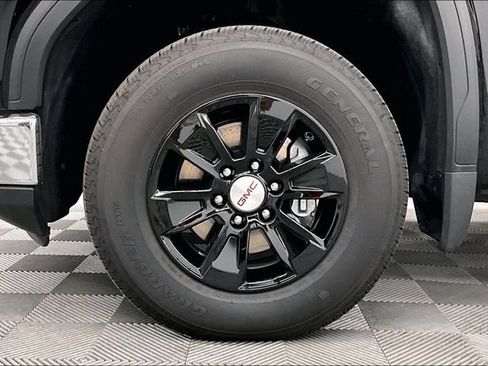 Used 2025 GMC Sierra 1500 SLE w/ Preferred Package AWD/4WD image 9