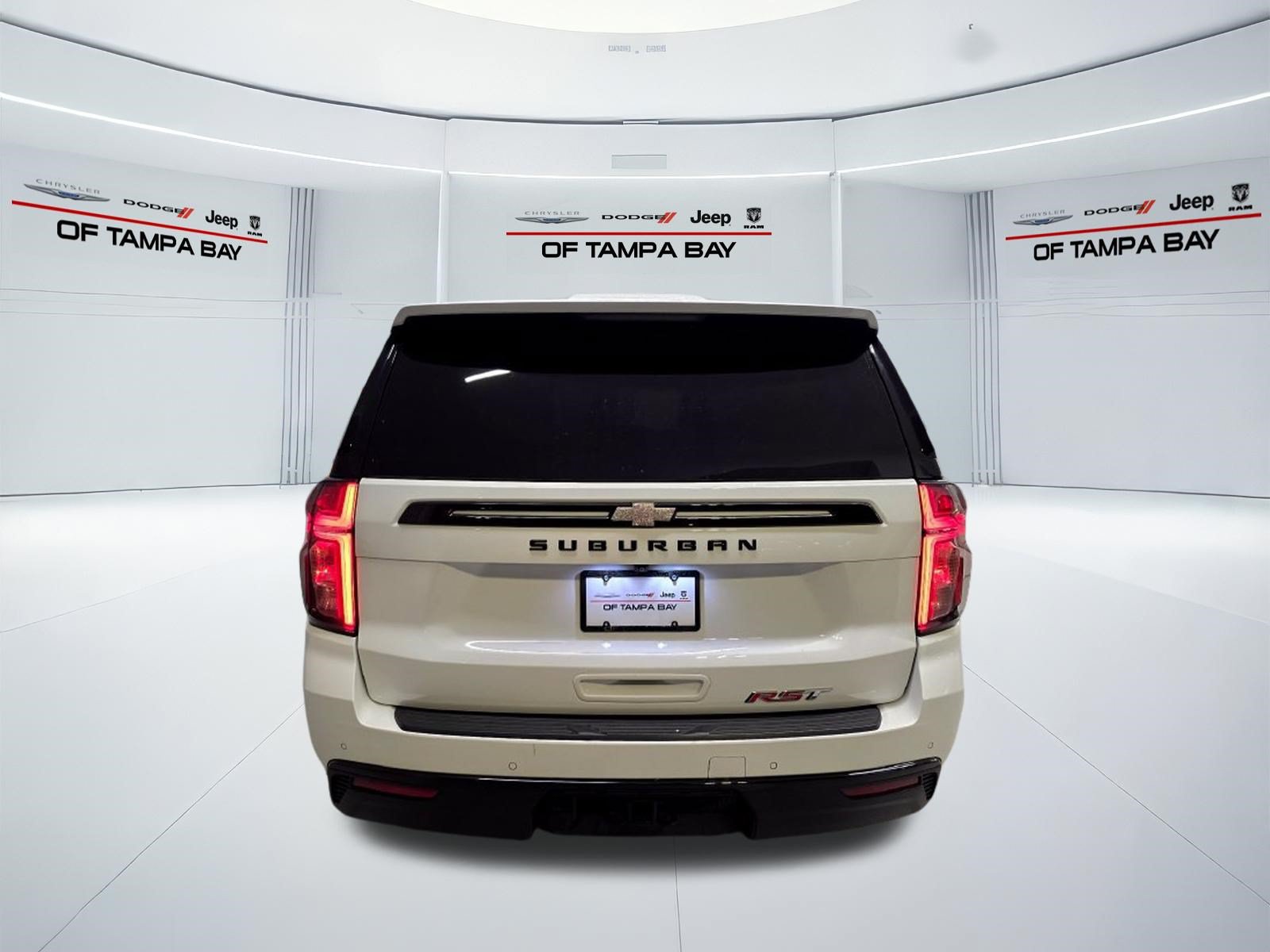 Used 2024 Chevrolet Suburban RST RWD image 5