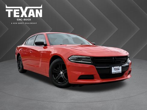 Used 2020 Dodge Charger SXT w/ Blacktop Package RWD image 1