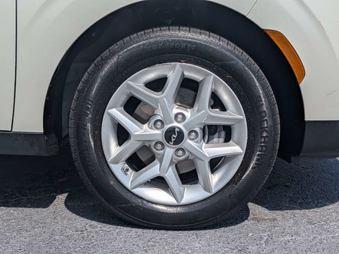 Used 2024 Kia Soul LX w/ Option Group 015 FWD image 10