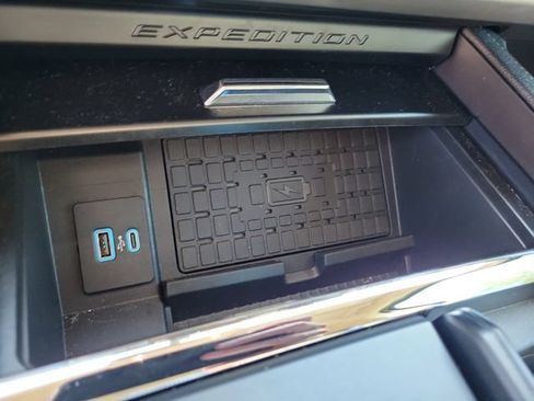 Used 2024 Ford Expedition XLT RWD image 32