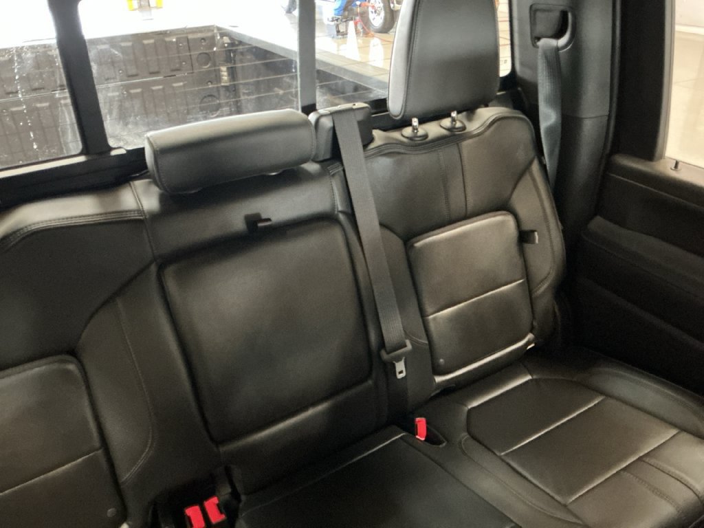 Used 2022 Chevrolet Silverado 3500 High Country AWD/4WD image 28