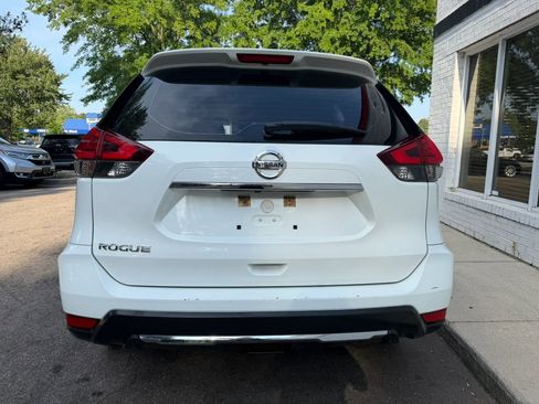 Used 2017 Nissan Rogue S FWD image 6