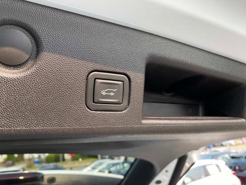 Used 2023 Chevrolet Equinox LT w/ Driver Convenience Package image 7