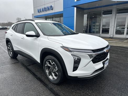 New 2026 Chevrolet Trax LT w/ Driver Confidence Package FWD image 2