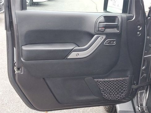 Used 2017 Jeep Wrangler Unlimited Sahara w/ Connectivity Group image 10