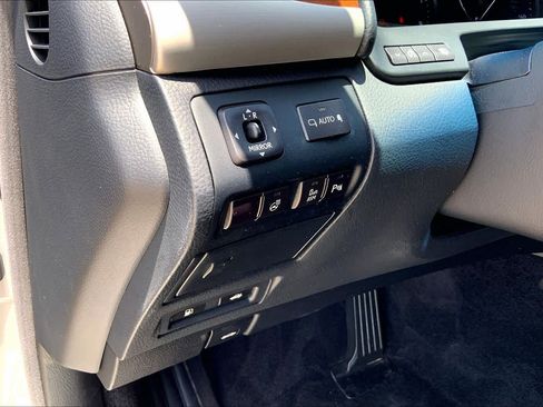 Used 2015 Lexus LS 460 w/ Comfort Package RWD image 31
