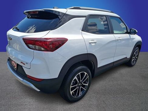 Used 2025 Chevrolet TrailBlazer LT AWD/4WD image 4