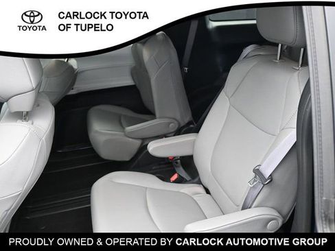 Used 2025 Toyota Sienna XLE image 23