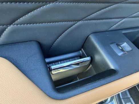 Used 2022 Ford Expedition Platinum image 42