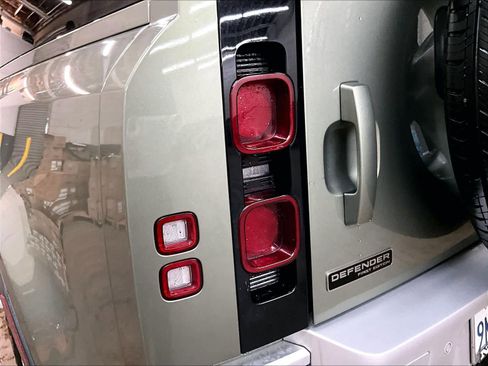 Used 2021 Land Rover Defender 90 First Edition image 31