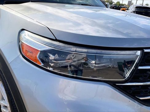 Used 2021 Ford Explorer XLT image 27