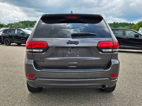 Used 2021 Jeep Grand Cherokee Laredo X AWD/4WD image 4
