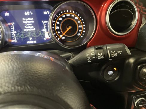 Certified 2023 Jeep Wrangler Unlimited Rubicon w/ Cold Weather Group AWD/4WD image 31