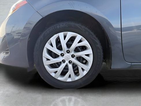 Used 2017 Toyota Corolla L image 32