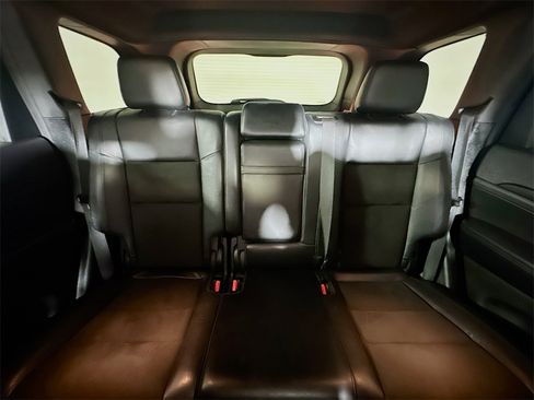 Used 2019 Jeep Grand Cherokee Altitude image 13