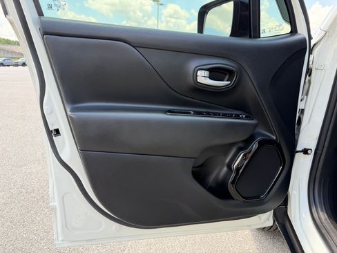 Used 2023 Jeep Renegade Altitude AWD/4WD image 23