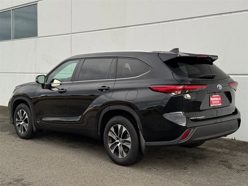 Used 2023 Toyota Highlander XLE image 5