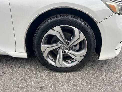 Used 2018 Honda Accord EX image 32