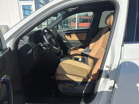 Certified 2022 Volkswagen Tiguan SE w/ Panoramic Sunroof Package image 11