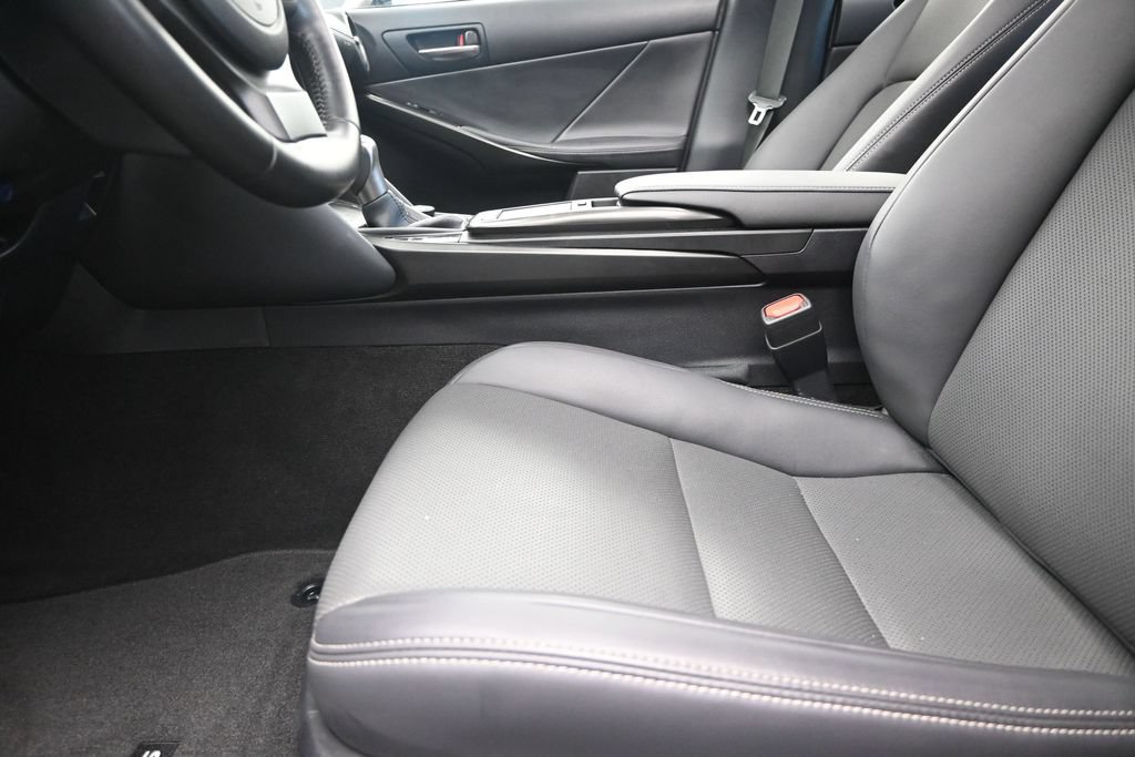 Certified 2025 Lexus IS 350 F Sport RWD image 13