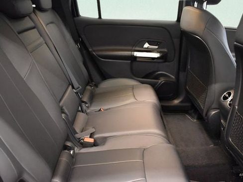 Used 2025 Mercedes-Benz GLB 250 4MATIC image 17