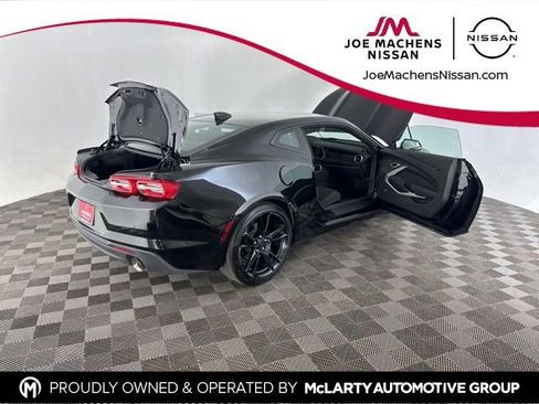 Used 2022 Chevrolet Camaro LT w/ Technology Package image 14