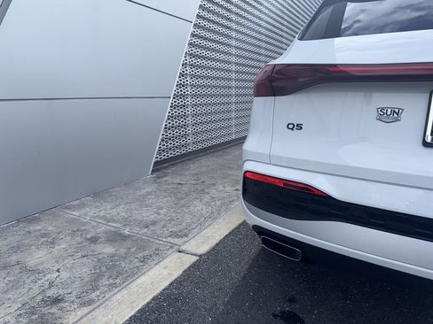 Used 2025 Audi Q5 2.0T Premium w/ Convenience Package image 14