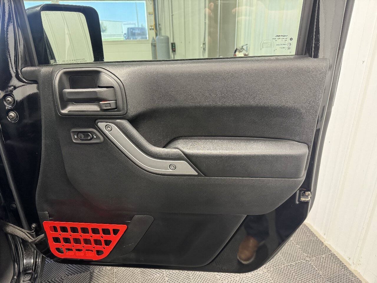Used 2018 Jeep Wrangler Unlimited Rubicon w/ Connectivity Group AWD/4WD image 14