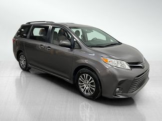 Used 2019 Toyota Sienna XLE video 1