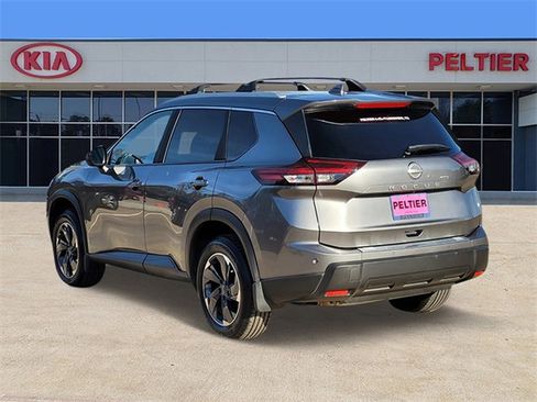 Used 2025 Nissan Rogue SV w/ SV Premium Package image 6