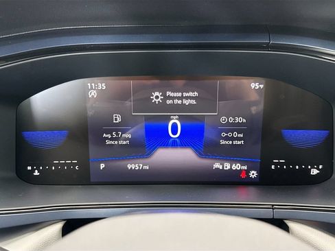 Used 2023 Volkswagen Taos SE w/ Panoramic Sunroof Package FWD image 32