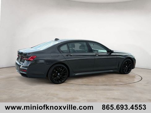 Used 2022 BMW 750i xDrive w/ Executive Package AWD/4WD image 3