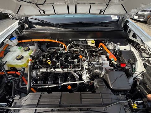 Certified 2024 Ford Maverick Lariat image 32