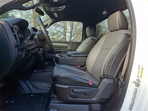 Used 2024 RAM 2500 Tradesman w/ Chrome Appearance Group image 12