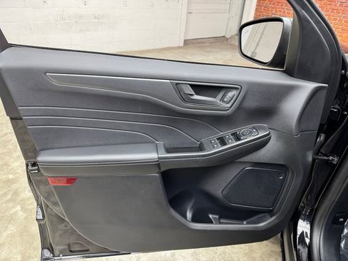 Certified 2025 Ford Escape Active w/ Cold Weather Package image 10