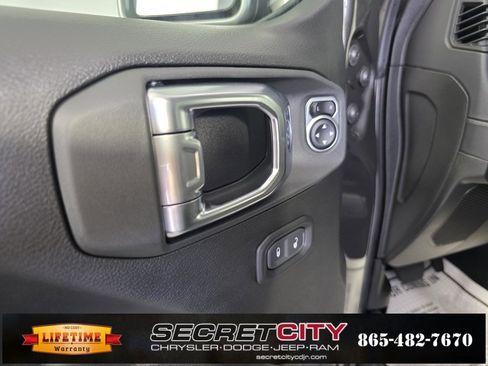 New 2025 Jeep Gladiator Mojave image 12