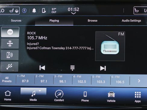 Used 2024 Chrysler Pacifica Touring-L FWD image 13
