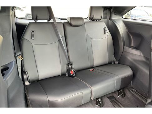 Used 2022 Toyota Sienna XSE image 18