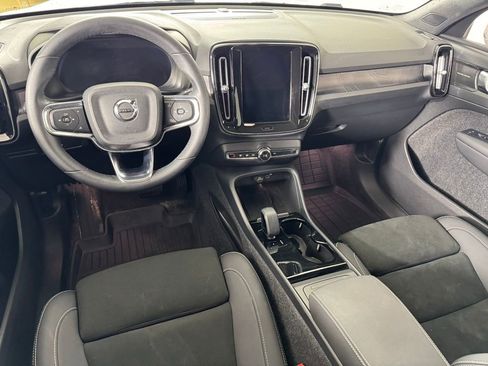 Certified 2023 Volvo C40 P8 Recharge Ultimate w/ Protection Package Premier AWD/4WD image 13