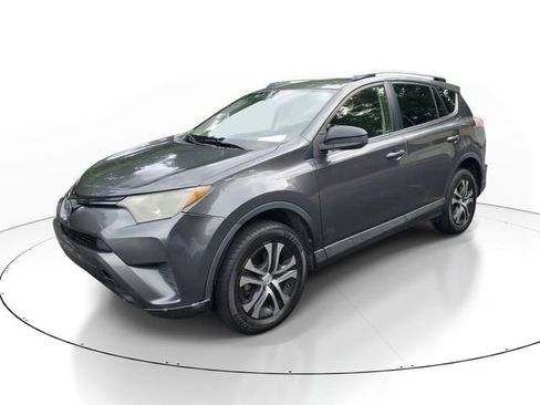 Used 2017 Toyota RAV4 LE FWD image 3