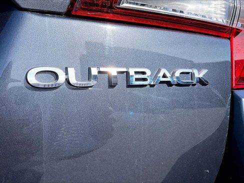 Used 2017 Subaru Outback 2.5i Premium image 10