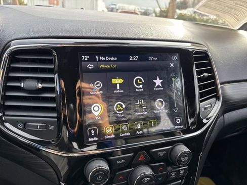 Used 2021 Jeep Grand Cherokee Laredo X image 35