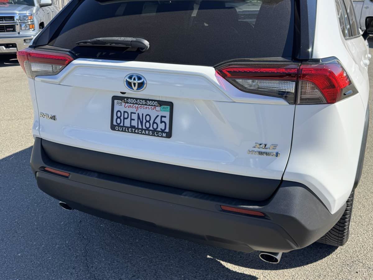 Used 2020 Toyota RAV4 XLE w/ Convenience Package AWD/4WD image 9