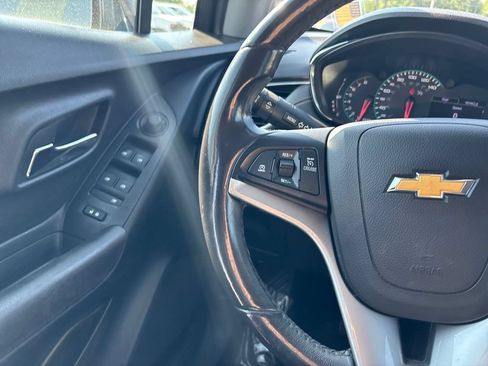 Used 2019 Chevrolet Trax LT w/ LT Convenience Package FWD image 30