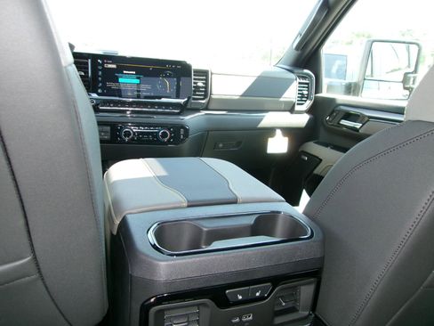 New 2026 Chevrolet Silverado 2500 ZR2 AWD/4WD image 18