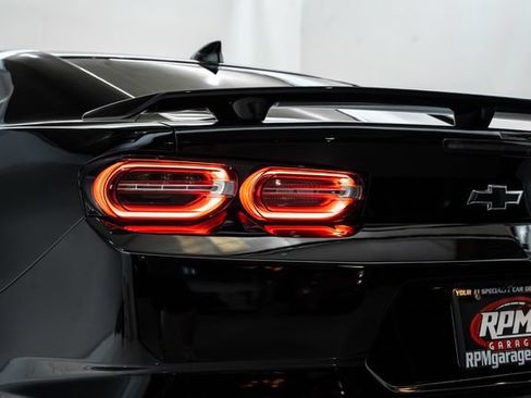 Used 2019 Chevrolet Camaro SS RWD image 11